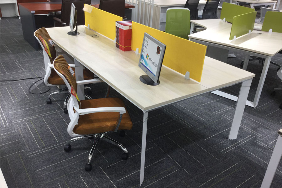 辦(bàn)公(gōng)卡位